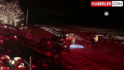 Oltu'da Otomobil Şarampole Devrildi: 4 Yaralı