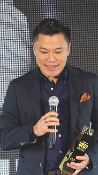 Kevin Tan Accepts Award at MAHB 2024 | Esquire Philippines