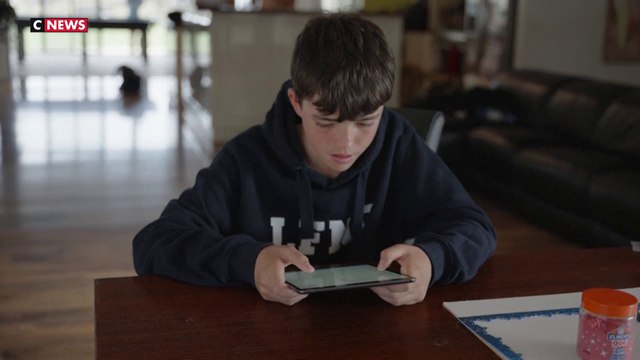 Australie : les jeunes réagissent à l’interdiction des réseaux sociaux