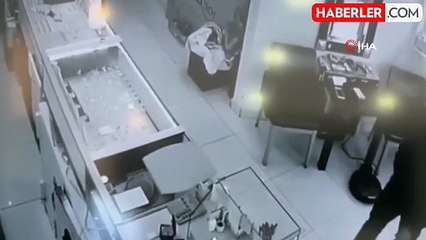 Kuyumcu Dükkanına Baskın: 2.6 Kilogram Altın Çalındı