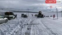 Buzlanan Yolda Kayan Tır Trafiği Kapattı