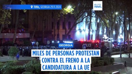 Miles de georgianos protestan contra la suspensión de la candidatura a la Unión Europea