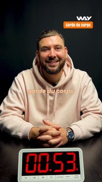 Il est moitié garde du corps, moitié tireur à gage ? ⏱️Julien Colas est garde du corps, et contre toute attente, il n'est pas muet ! Il travaille un peu partout, là où on a besoin de lui. Il est venu répondre à tous les clichés sur son métier.