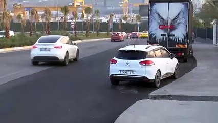 İstanbul - Küçükçekmece’de silahlı 4 kişi profesörü darbedip aracını gasbetti