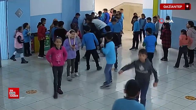 Gaziantep'te Heimlich manevrası ile öğrencisinin hayatını kurtardı