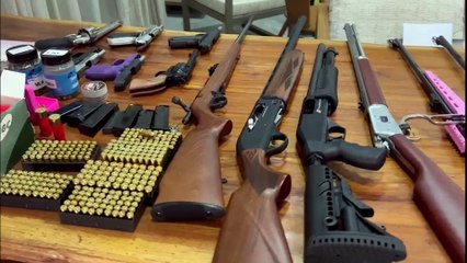 Casa monitorada, com duas garagens e recheada de veículos de luxo; Veja imóvel alvo da ação da PF