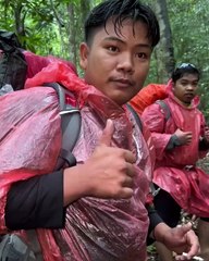 Momen Sejumlah Pendaki Gunung Hauk di Kalimantan Selatan Tidak Sengaja Bertemu dengan Seekor Kura-Kura Matahari Yang Langka