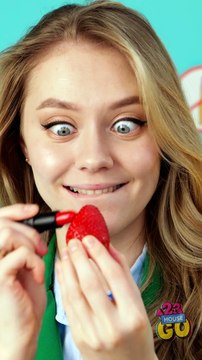 JE CAMOUFLE DU ROUGE À LÈVRES COMME UNE PRO ! 💄🌟 Idée de beauté DIY sympa 💋