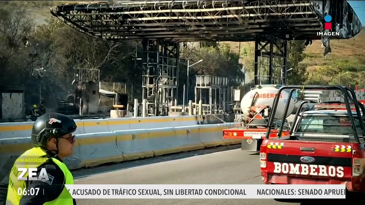 Pipa de gas explota tras impactarse con una caseta de cobro en la Chamapa-Lechería