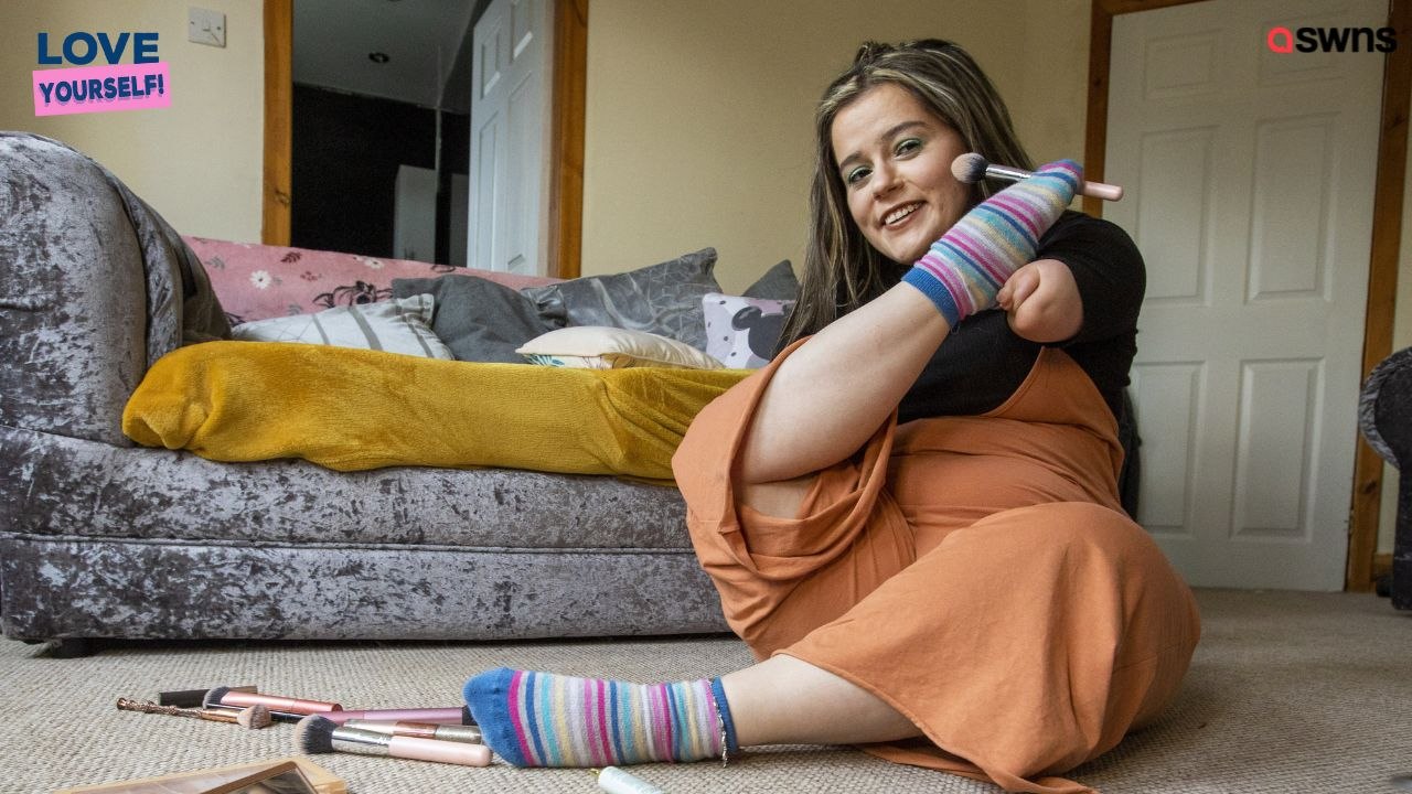 Meet the model born with no arms who can apply a full face of make-up ✨