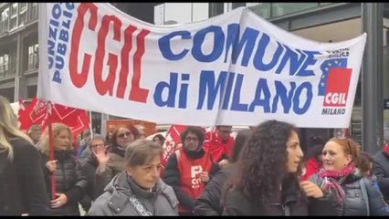 Sciopero generale, la manifestazione dei sindacati a Milano