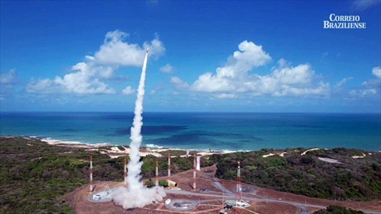 Força Aérea Brasileira lança ao espaço foguete com tecnologia 100% nacional