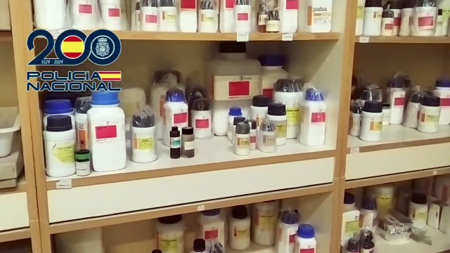 La Policía retira sustancias peligrosas que llevaban décadas almacenadas en laboratorios de seis institutos de Aragón