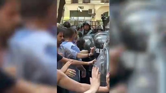 Represión policial frente a la Legislatura porteña