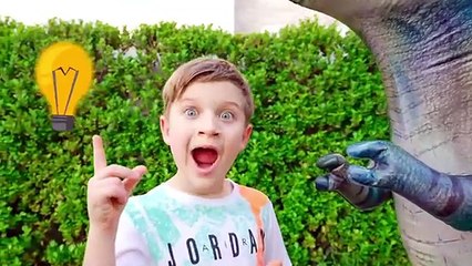 Roma and Diana have fun and learn the alphabet with balloons