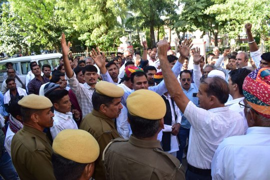 बयान पर बवाल... तेजा भक्तों ने कहा मंदिर में आकर माफी मांगें भाजपा नेता