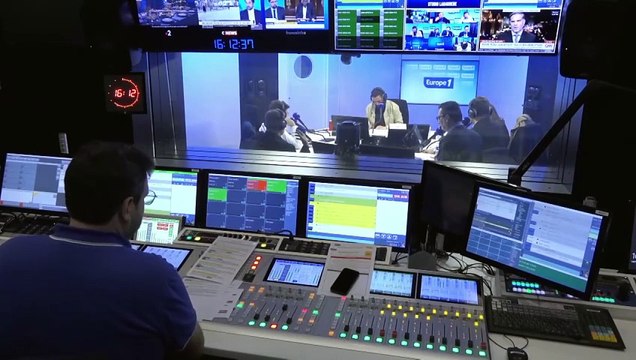 Cyril Hanouna annonce attaquer Manon Aubry pour diffamation après ses propos contre C8 : Quand tu connais pas les dossiers, tais-toi ! Elle, c’est vraiment pas le couteau le plus aiguisé du tiroir !