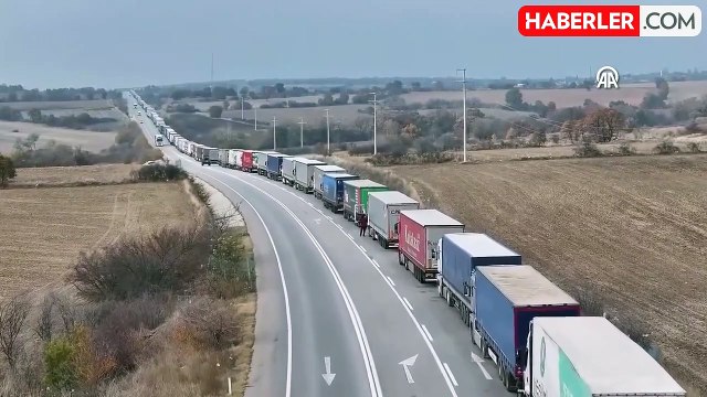 Hamzabeyli Sınır Kapısı'nda 25 Kilometrelik Tır Kuyruğu