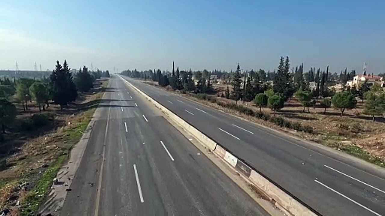 Rebeldes sírios e aliados entram em Alepo após ofensiva relâmpago