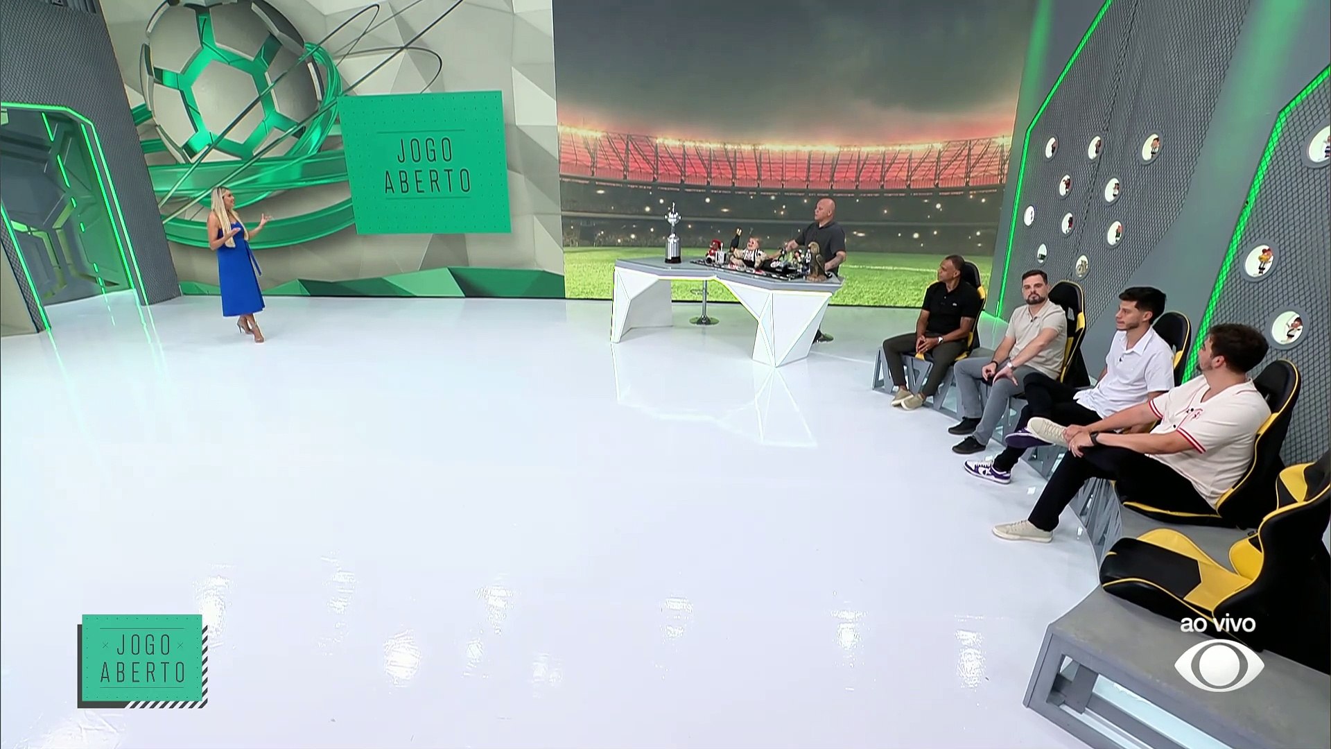 Yuri Alberto visita GRAAC e faz a alegria das crianças