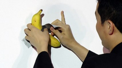 Un hombre se come la banana artística por la que pagó USD 6 millones