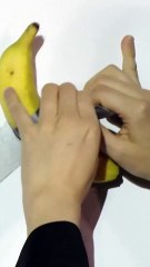 Empreendedor de criptomoedas come banana que comprou pro R$ 35,8 milhões