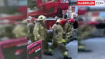 Güngören'de Yıkım Sırasında Bina Kısmen Çöktü, 2 İşçi Göçükte