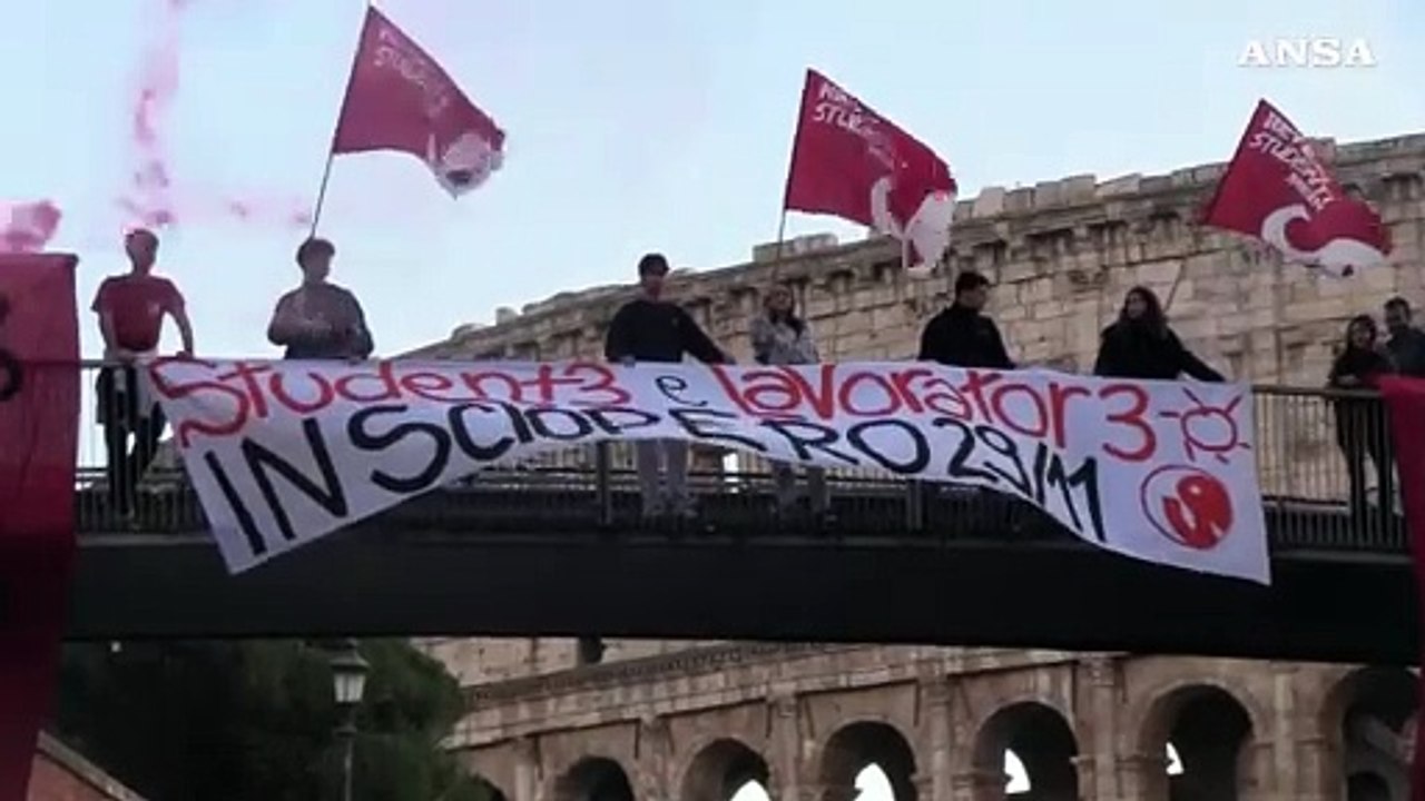 Sciopero generale, l'adesione degli studenti a Roma: "Block Friday"