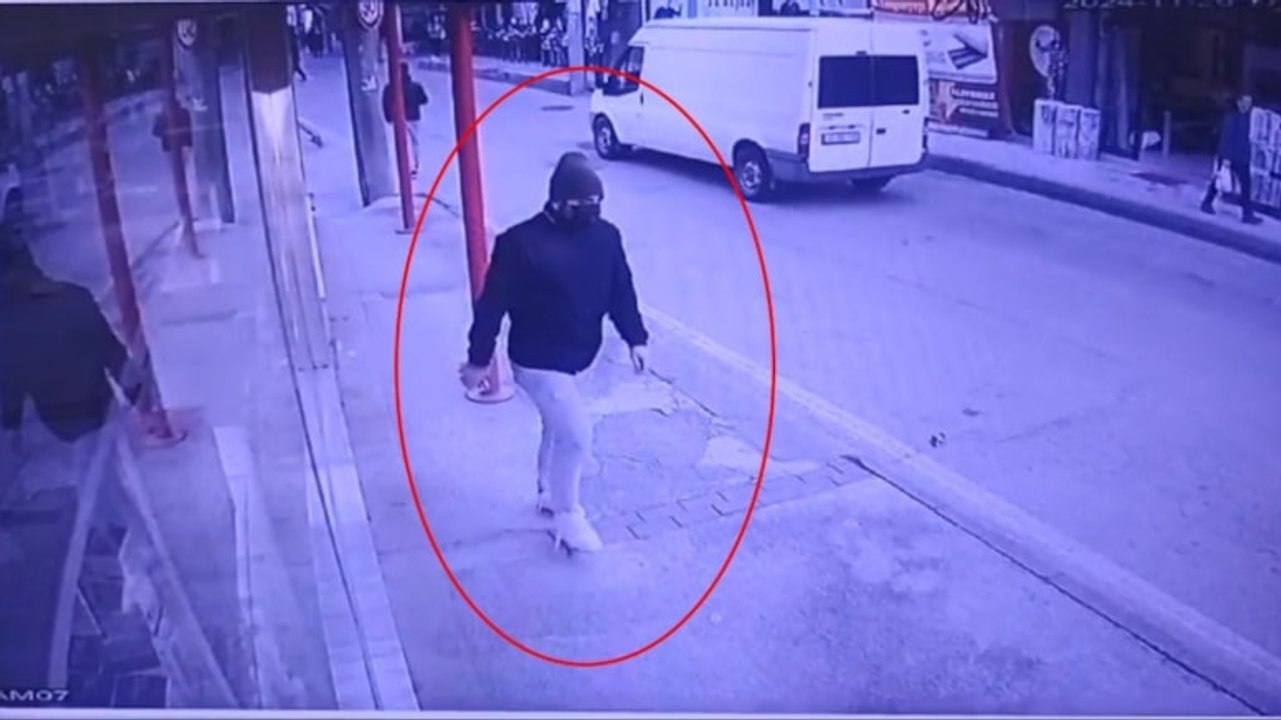 Bursa'da kendisini polis ve savcı olarak tanıtan dolandırıcı 100 kamera görüntüsü izlenerek yakalandı