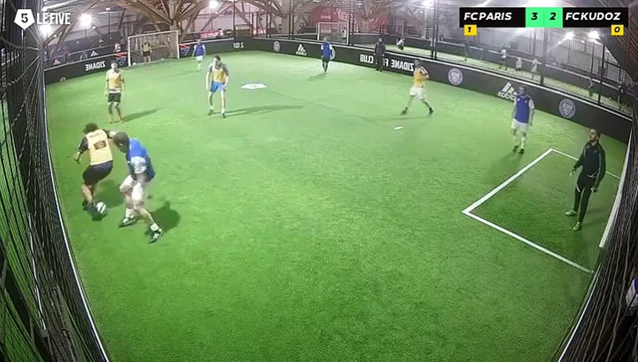 Fc Paris 18 - Fc Kudoz 02/12 à 20:06 - Football Terrain ZFC (LeFive P18)