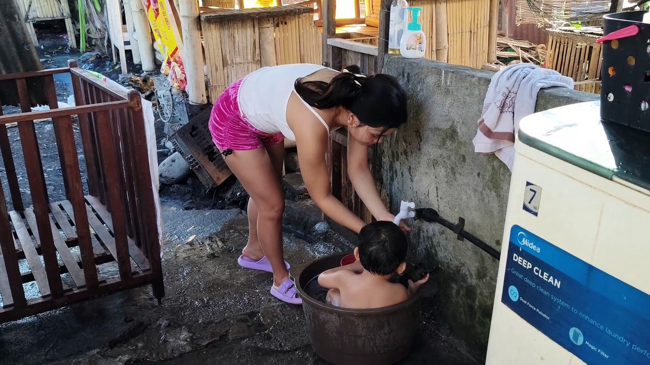 Naligo Si Nathan Grey