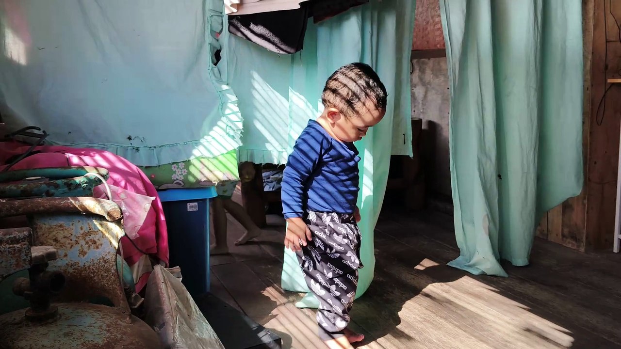 Nagdula Ang Mga Bata, si Isaiah ug Nathan sa taas