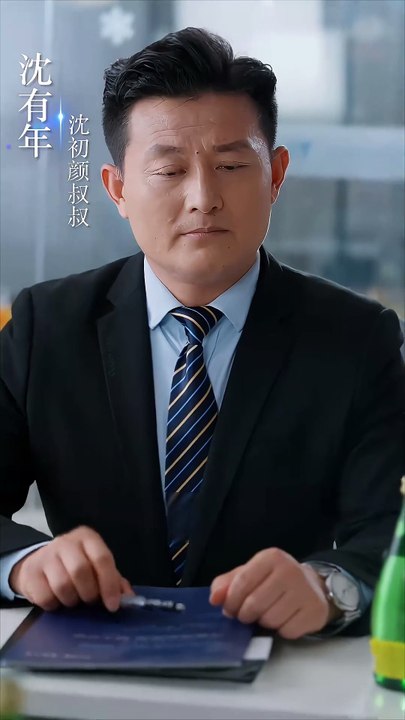 The Dragon King, once a titan of wealth and unmatched in combat, was left destitute when his Huaxia assets were seized. He transformed from the Dragon King into Nolan, surviving by delivering parcels. To relish this existence, he deliberately set aside th