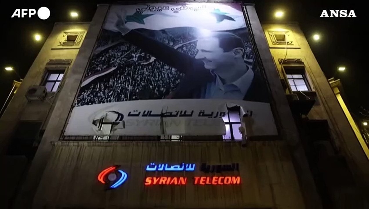 Siria, i ribelli jihadisti festeggiano la presa di Aleppo