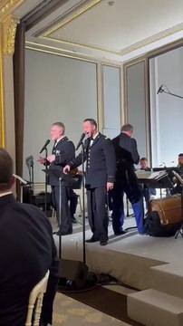 Un dîner d’État à l’Élysée aux rythmes africains : la Garde Républicaine danse sur P-Square et Bracket