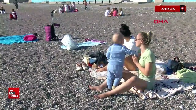 Antalya'da kasım sonunda denize girdiler