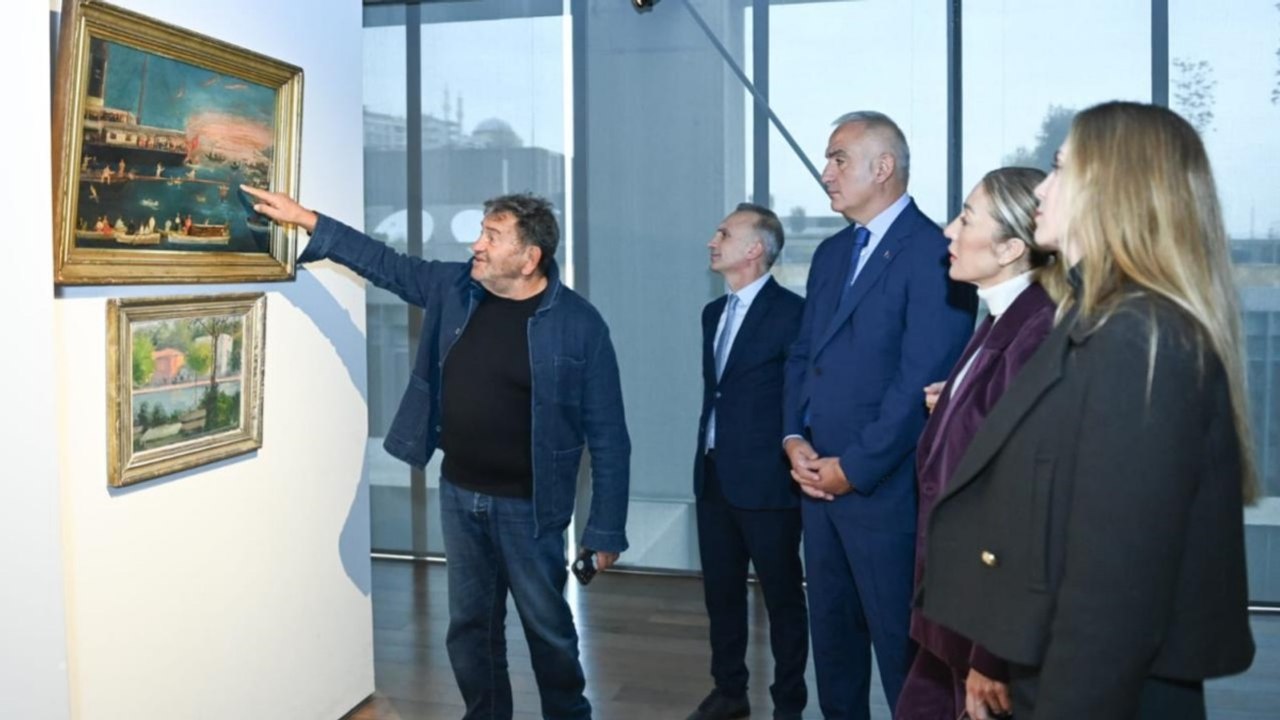 Bakan Ersoy, "Bir Koleksiyoner Hikayesi" sergisini ziyaret etti!