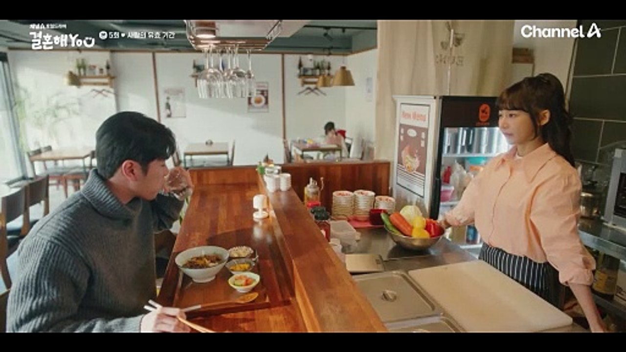 구준회와 가게에서 우연히 마주친 조수민, 근데 웬 남성을 곁들인 ... 근데 잘생김