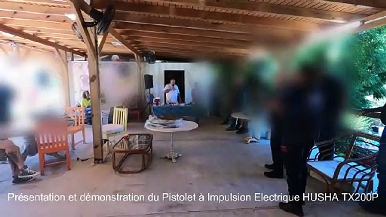 Le TX200P est un pistolet à impulsions électrique non létal importé par l'Armurerie Caraibes