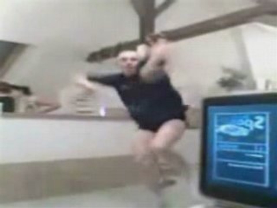 blonde pulpeuse a forte poitrine un cul de ouf tecktonick ki