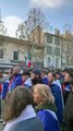 Mort de Thomas à Crépol - Deux manifestations face à face, une demandant justice avec le drapeau Français et l'autre 