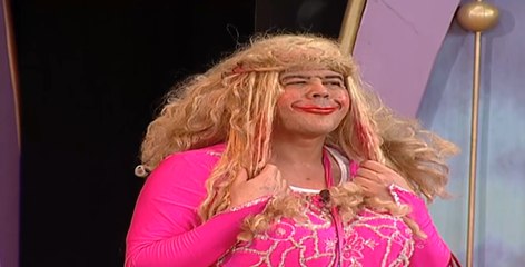 مشهد كوميدي من احمد ادم بعد ما عمل واحدة ست عشان يخرج صاحبة من مشكلة