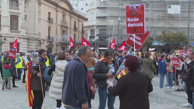 Una manifestación en Valencia exige la dimisión de Mazón un mes después de la dana