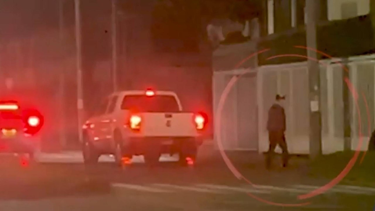 Cámaras registraron momento en el que dos jóvenes robaron una camioneta de lujo en Bogotá