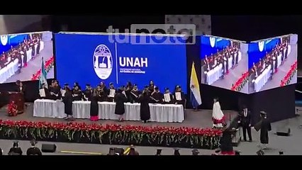 Joven otaku se gradúa en UNAH
