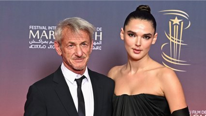 GALA VIDEO - À Marrakech, Sean Penn officialise avec sa compagne Valeria Nicov de 34 ans sa cadette