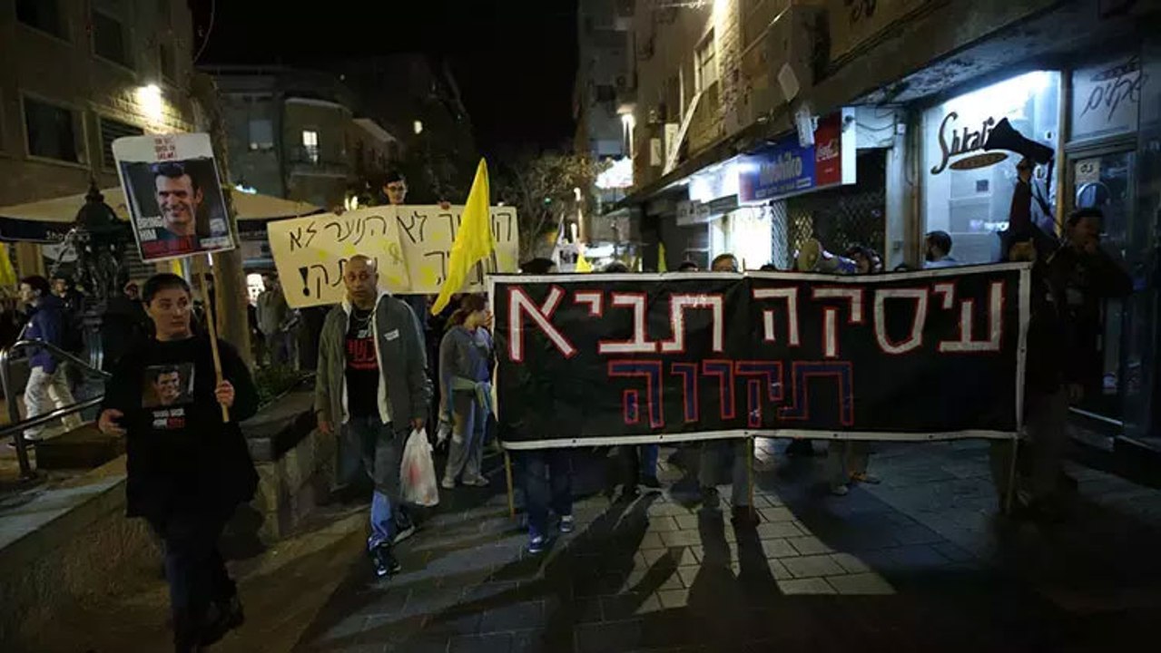 Tel Aviv'de protesto... 'Netanyahu istifa'