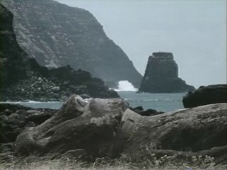 Unveiling the Mysteries of Easter Island's Iconic Statues 🌴