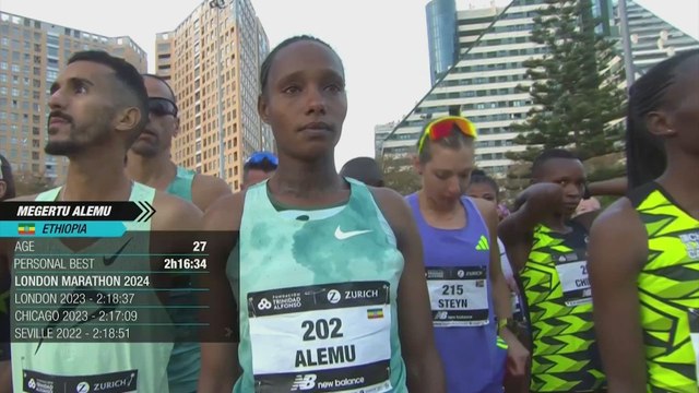 El emotivo comienzo del Maratón de Valencia con miles de gestos por la DANA: piel de gallina