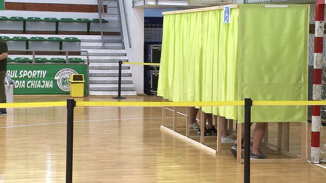 El primer ministro rumano invita a votar pensando en Europa y la OTAN para no caer en el caos